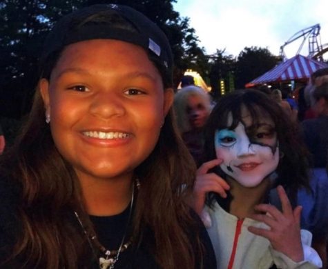 Sports Editor Rayne Branch snaps a selfie during Fright Fest in Six Flags Great America.