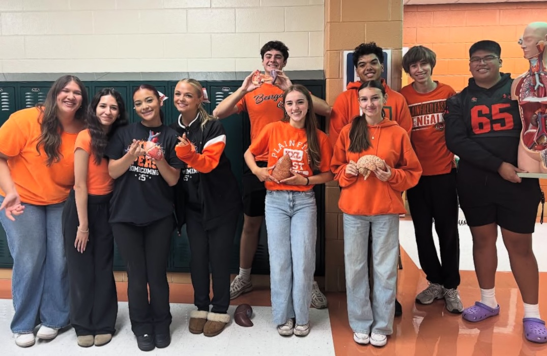 PEHS Seniors pose outside of Mrs. Mills for class color day. 